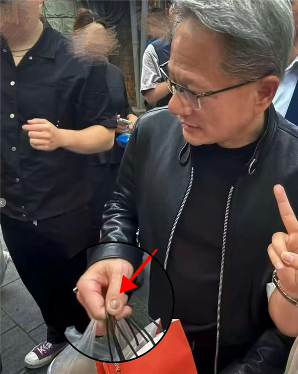 科技大佬也躲不过!黄仁勋的指甲被网友云诊断成灰指甲 医生回应