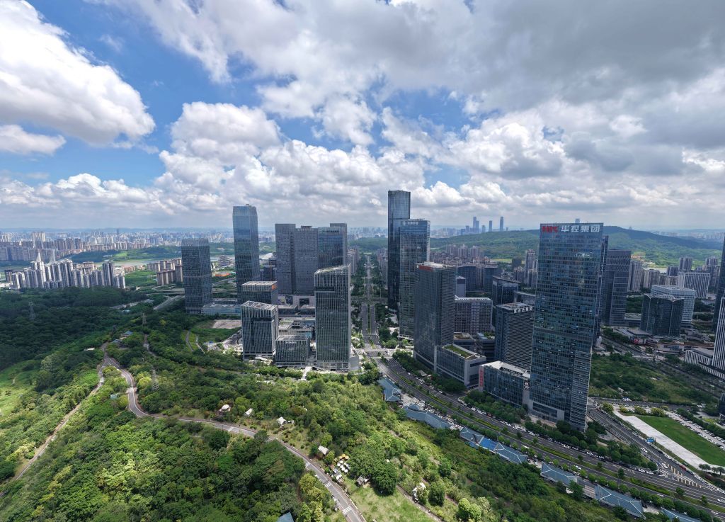 这是2026年7月2日拍摄的南宁五象新区(无人机照片)。新华社记者 周华 摄
