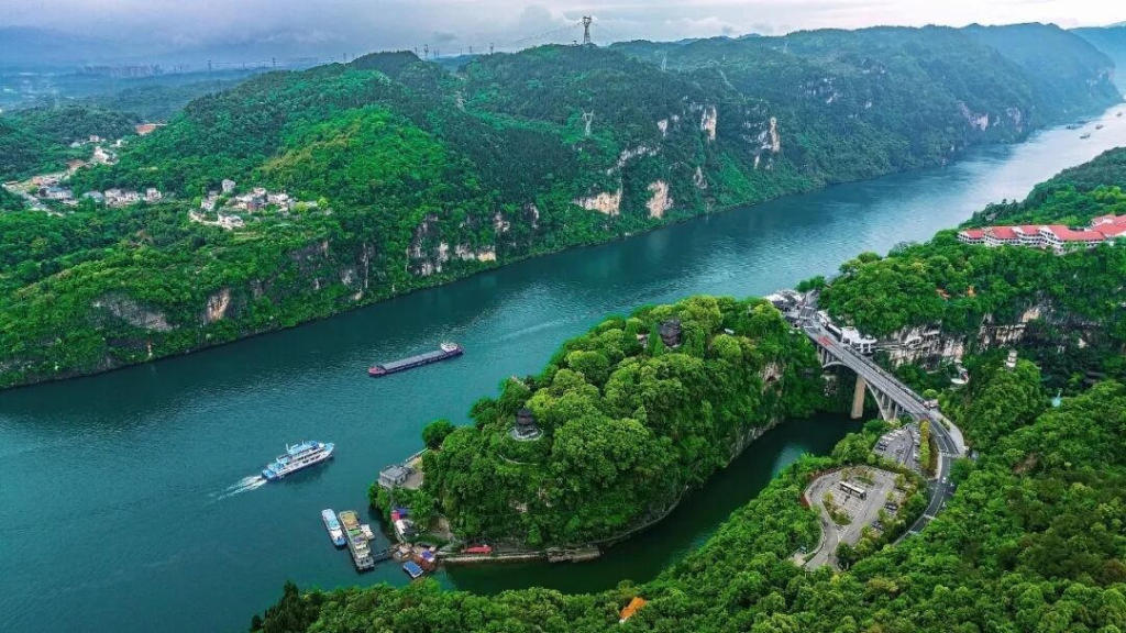通过多地共同发力,长江干流水质稳定达到二类标准。新华社图
