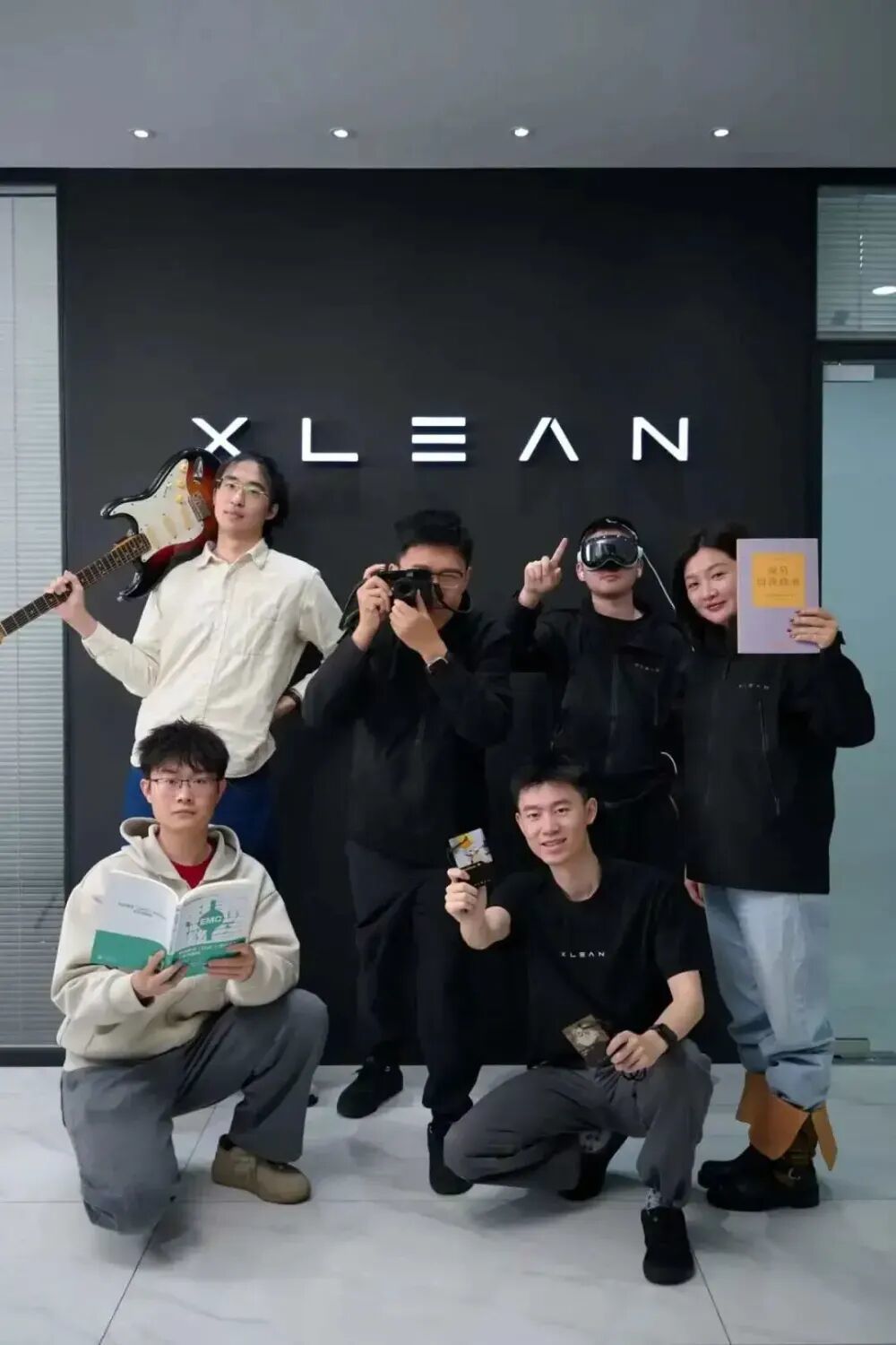 ● 清云智能旗下品牌xLean核心团队,二排左二黑衣为薛轲翰