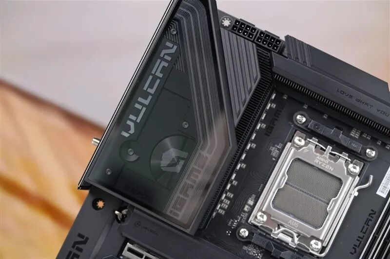 AMD X3D最强优化!七彩虹iGame X870E Vulcan OC V14火神主板评测:专属优化 温度更低性能更强