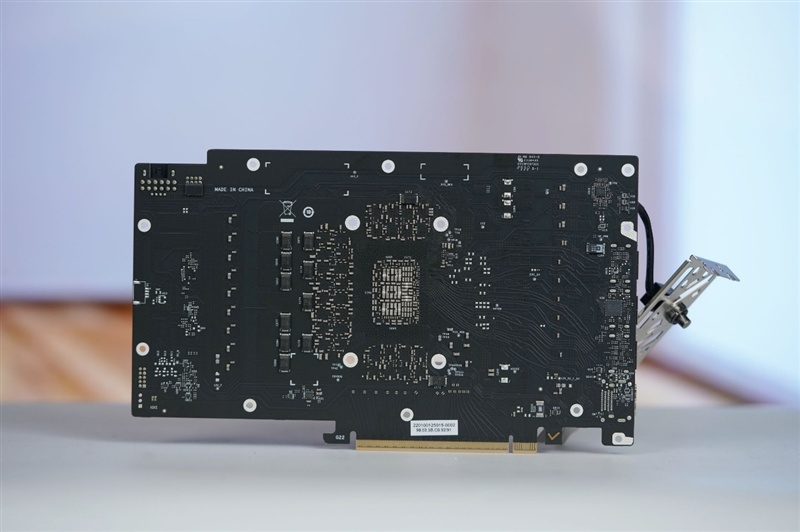 满血塞进RTX 5080与锐龙9 9950X3D!七彩虹iGame LAB Vulcan Armor火神战甲定制主机评测:地表最强ITX主机