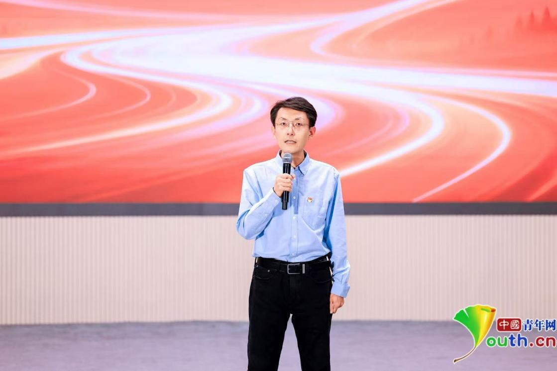 杨磊进行分享。中国青年网记者 高蕾 摄