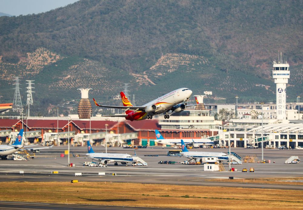 各方式运输量均大幅增长:铁路、公路、水路日均客运量同比增幅均超过10%,民航日均客运量同比增幅达7.7%。