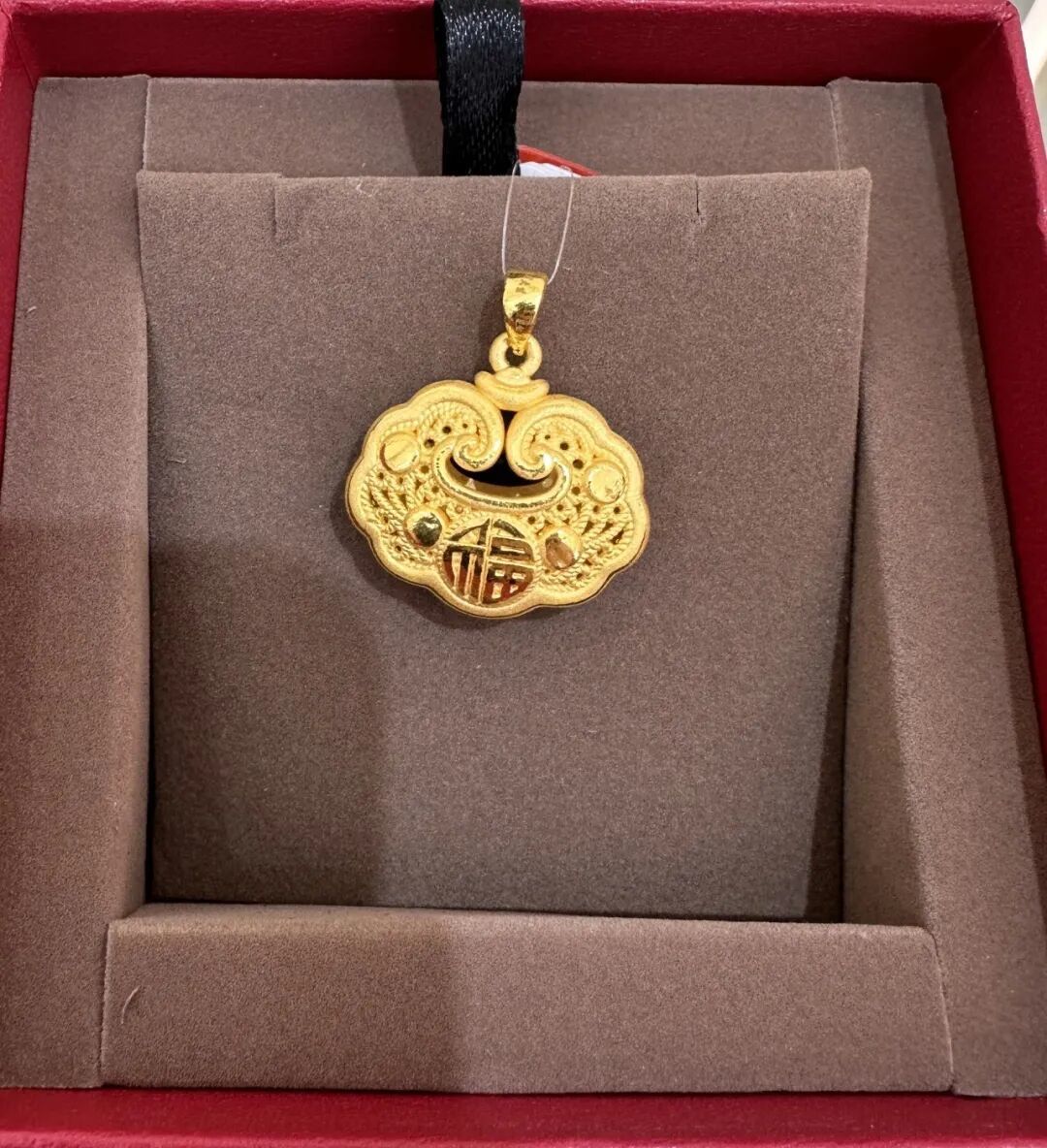 一枚脚印牵出黄金首饰失窃案