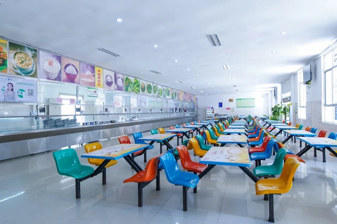 摄图网_501357058_大学校园食堂空景_(企业商用).jpg