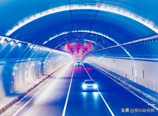 鄂州机场高速二期的隧道