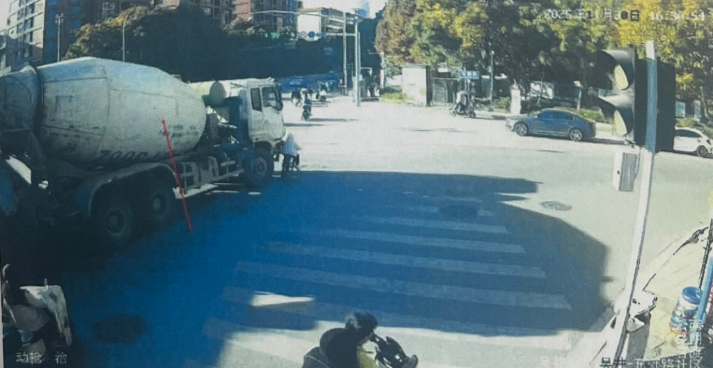 事发时的监控截图