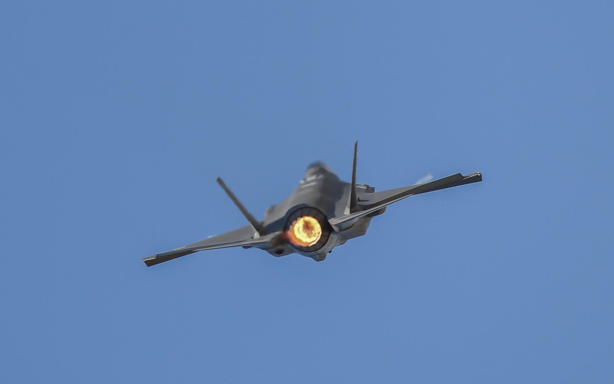 2019年2月28日，在澳大利亚墨尔本，澳大利亚国防军F-35战机在澳大利亚国际航空展期间进行飞行表演。