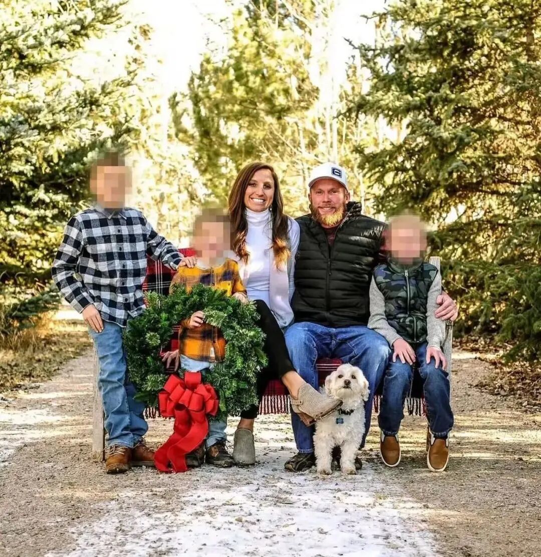 ·里奇斯在社交媒体发布的全家福照片。(其个人社交媒体)