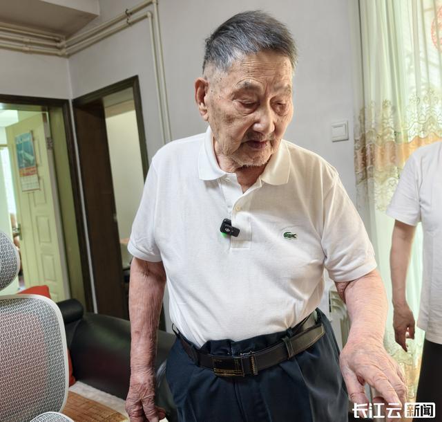 徐友白