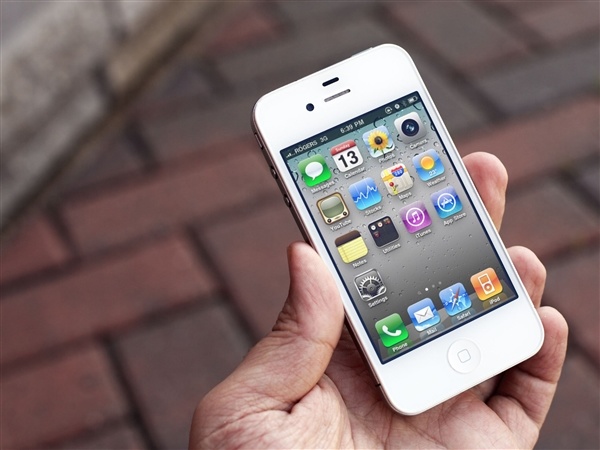 尘封16年的视频重见天日!乔布斯回应iPhone 4死亡之握:信号衰减不是iPhone独有