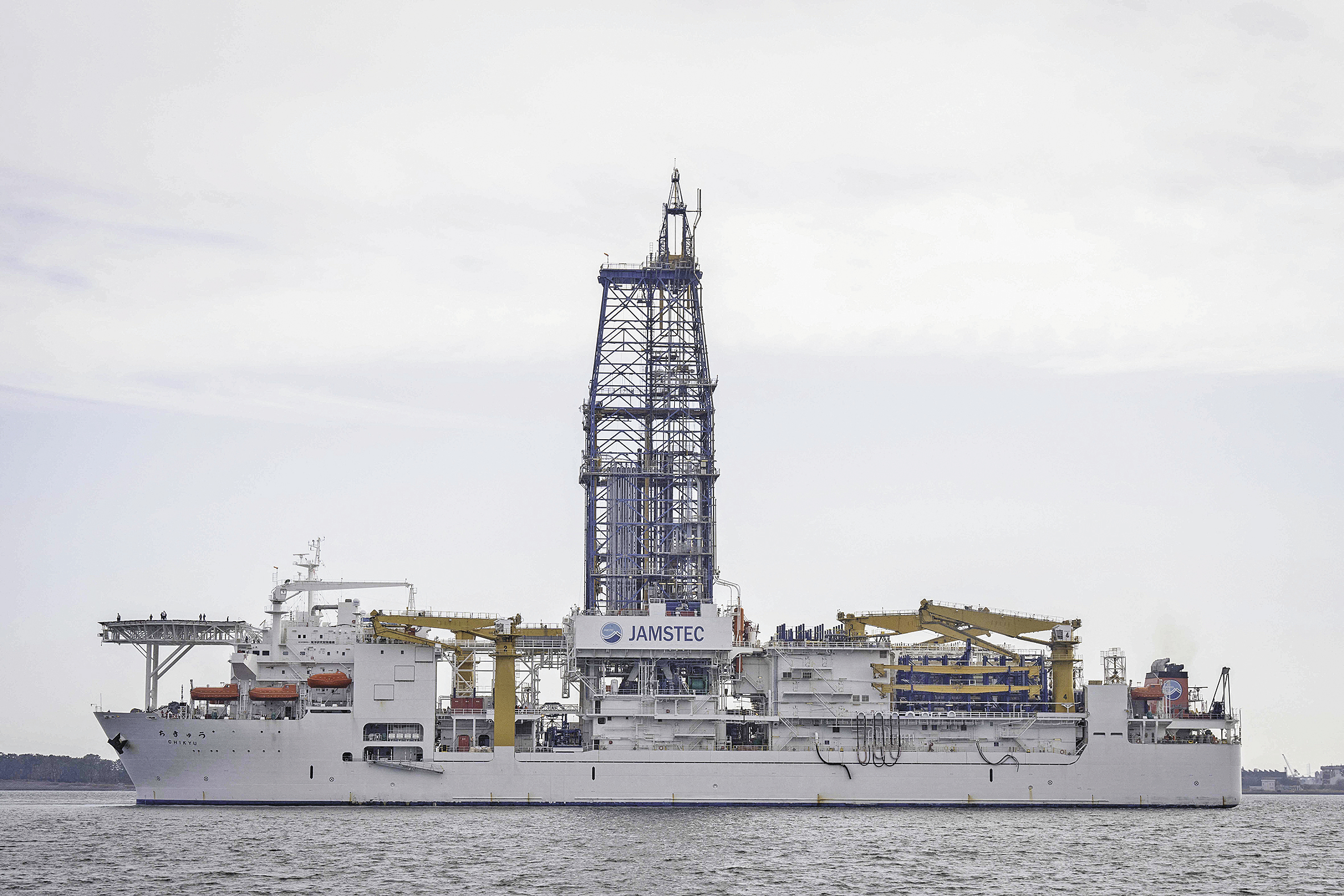 日本“地球”号探测船(视觉中国)