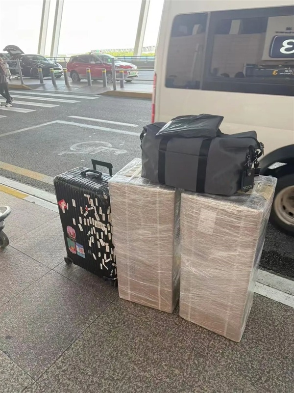 每天都用!男子从上海带两台移动空调到巴黎:一台花费1545元