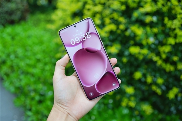 OPPO Find X9 Ultra渲染图出炉:金属+皮革双拼设计 神似相机