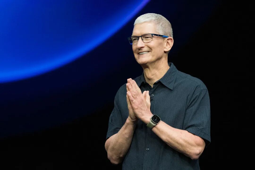 Apple CEO Tim Cook's other job: Helping Nike turn things around | The  Seattle Times