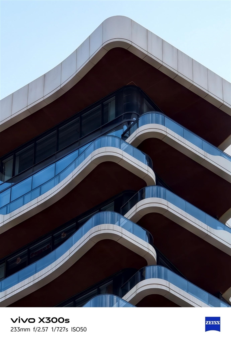 天玑9500搭配蔡司影像 vivo X300s手机全面评测:省心耐用的直屏主力机