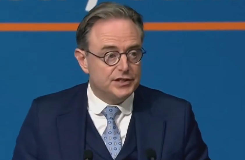 巴特·德韦弗近日发表讲话 视频截图