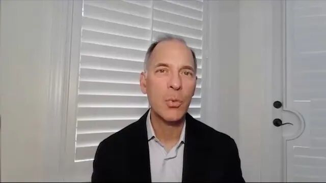 马克&middot;赞迪接受第一财经记者采访
