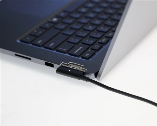 Surface与Macbook正面交锋