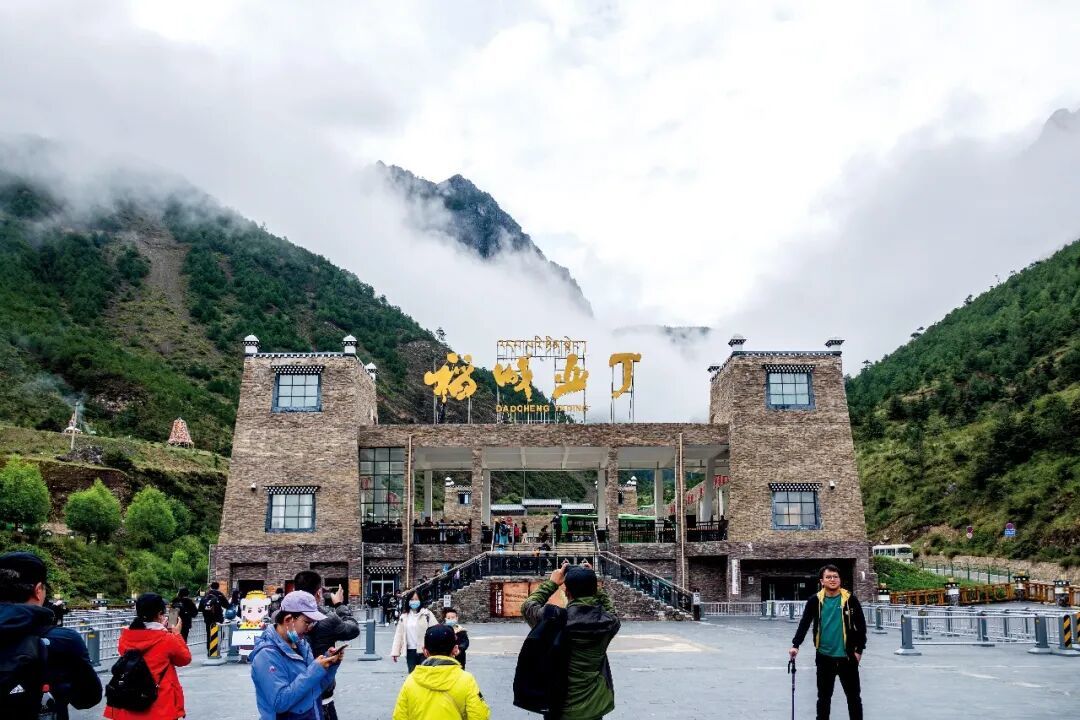 稻城亚丁风景区外景 图/视觉中国