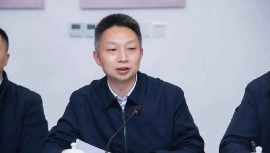 成都交投集团总经理饶程主动投案,城市发展太快,诱惑太多,让人唏嘘;81