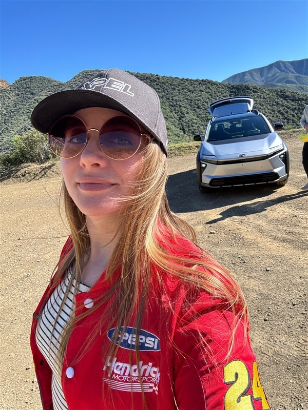 丰田全新电动跨界车bZ Woodland