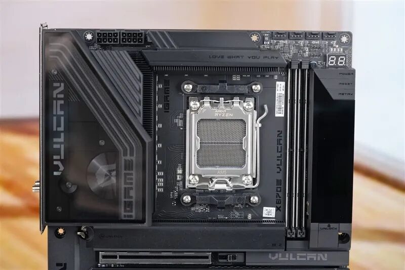 AMD X3D最强优化!七彩虹iGame X870E Vulcan OC V14火神主板评测:专属优化 温度更低性能更强