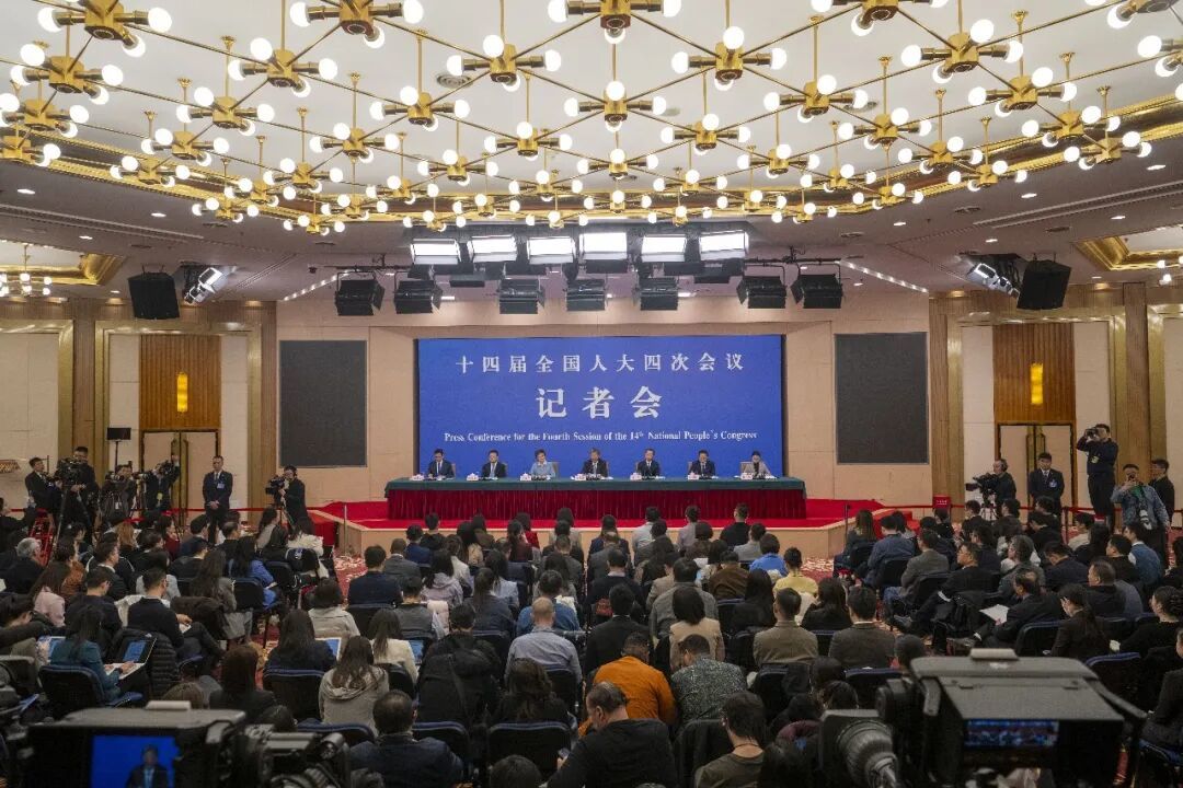 3月7日，十四届全国人大四次会议在北京梅地亚中心新闻发布厅举行民生主题记者会。翁奇羽摄