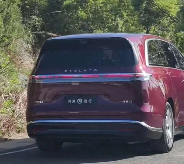 享界V8