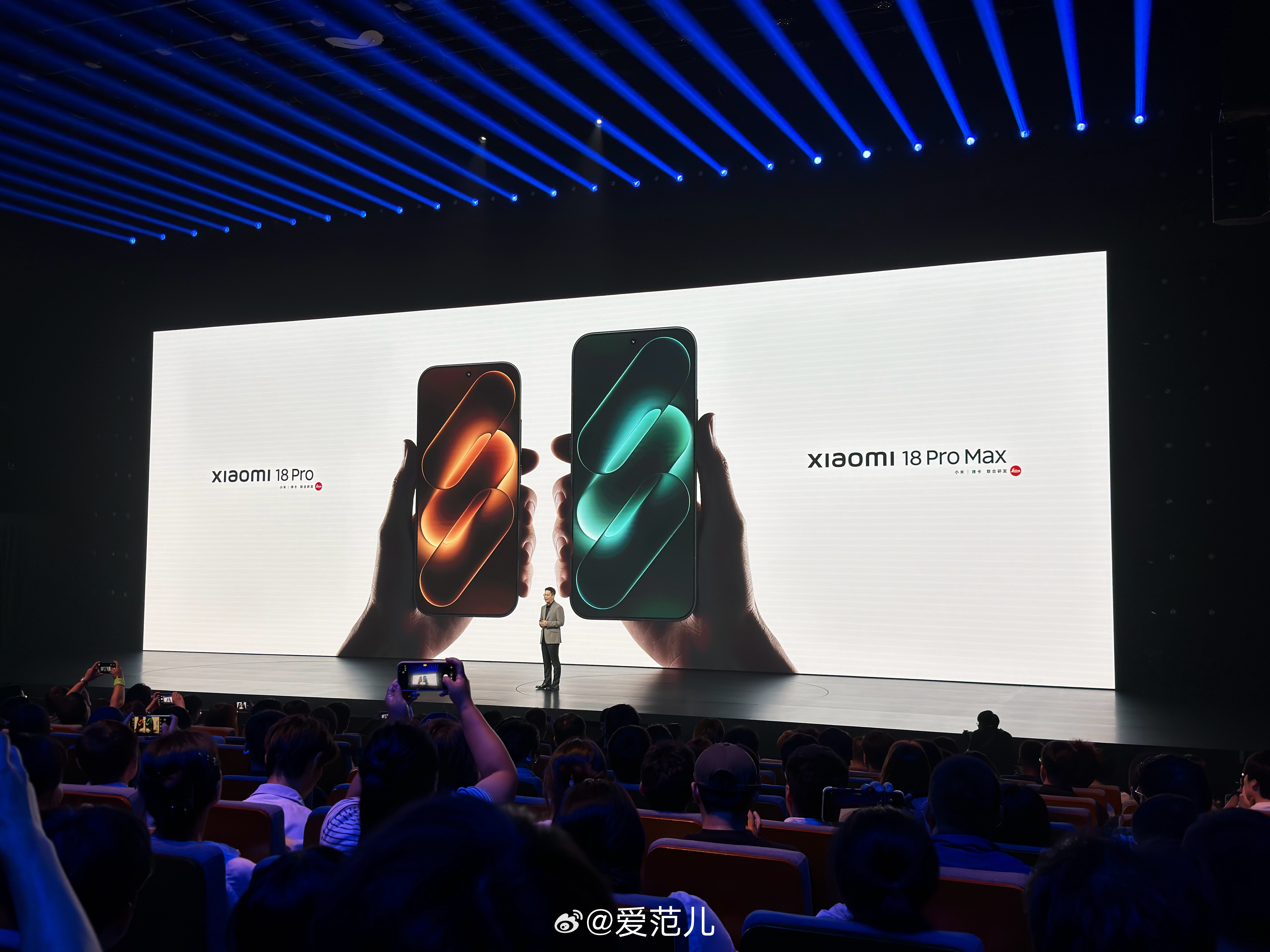 #爱范儿在现场# 小米 18 Pro 系列提供黑色、白色、冰桃粉和星