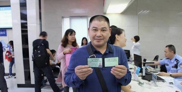 谁说没有长期驾驶证，取得驾照满6年第一次换证就是10年有效期，再过10年换证直接变长期证，70岁后C1照样长期不用测三力但必须年年体检-有驾