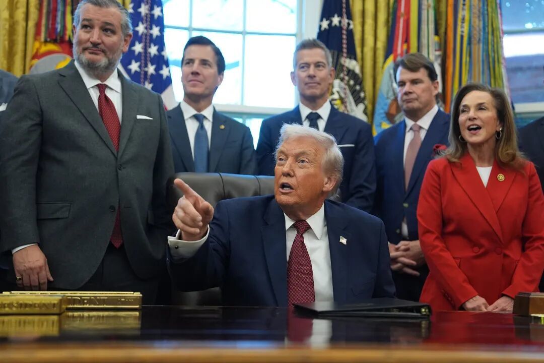 美国反复横跳,都是特朗普一个人的问题吗?