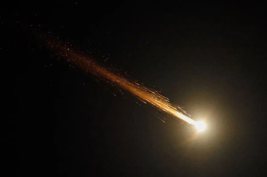 ·一枚伊朗导弹在以色列领空被拦截。(路透社)