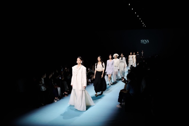 1.SYNA FRANCE于上海时装周发布2027春夏系列.jpg