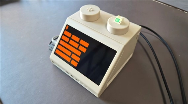 内置苹果Mac Mini！荷兰设计师打造10:1乐高积木电脑