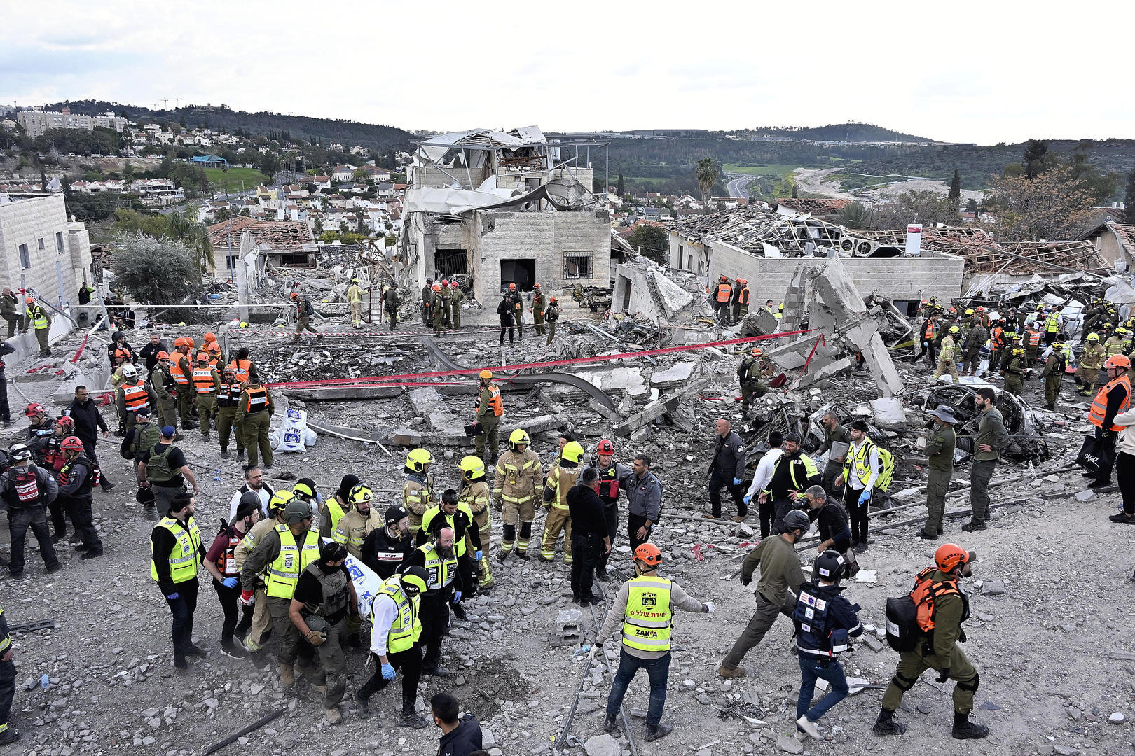 ▲当地时候2026年3月1日，以色列中部贝特谢梅什，被伊朗导弹病笃残害的缔造 图据视觉中国