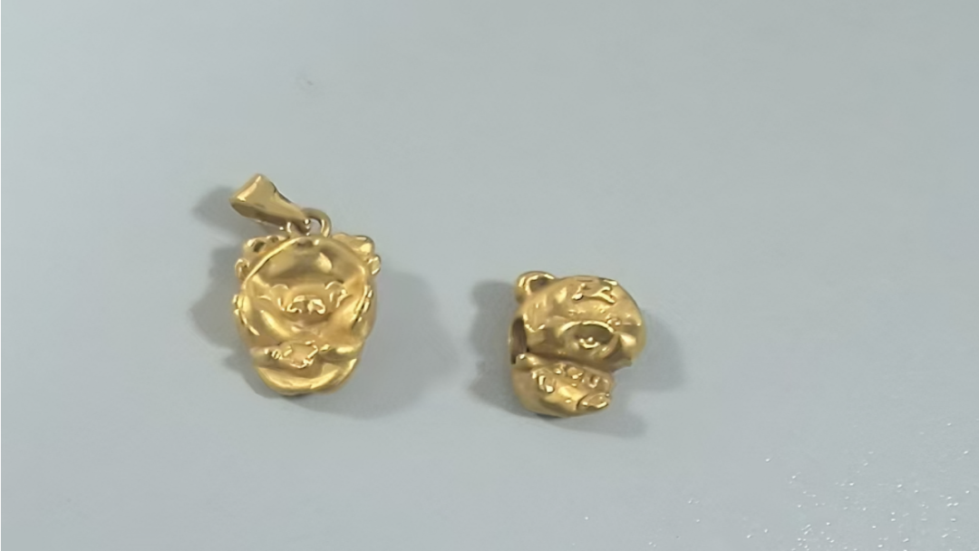 被盗金吊坠
