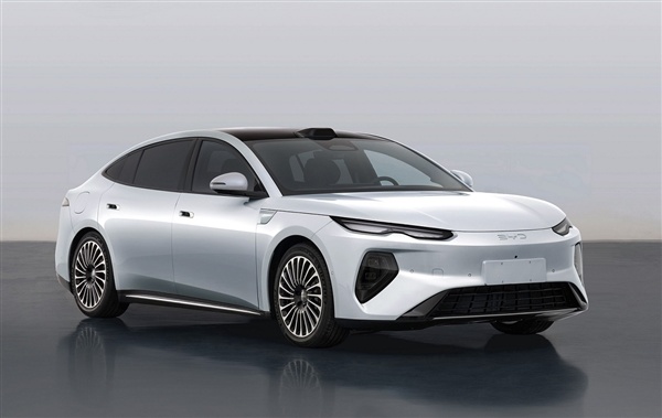 比亚迪海洋网旗舰轿车 海豹08内饰官图发布：审美高级起来了