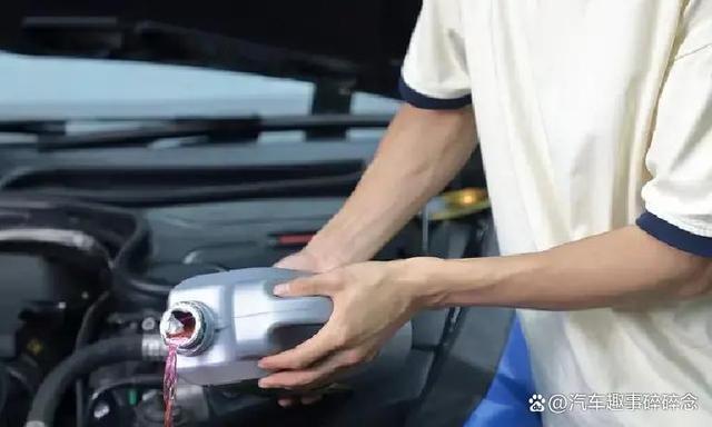 防冻液更换周期到底多久合适，如何降低发动机故障风险-有驾