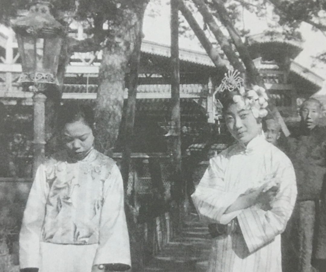 婉容与文绣的合影