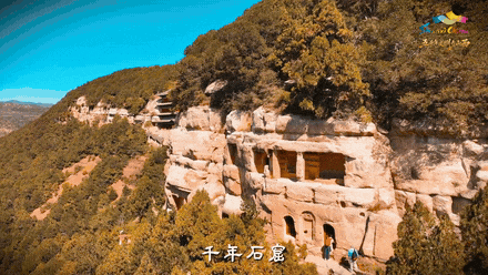 gif_B_千年石窟航拍.gif