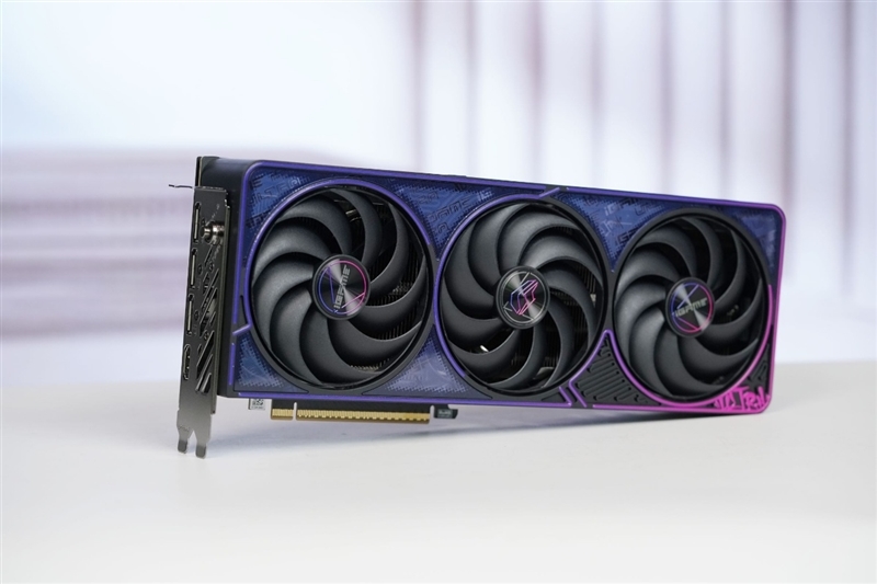 显卡界的嘻哈涂鸦!七彩虹iGame RTX 5070 Ultra OC评测:同价位颜值与散热双天花板