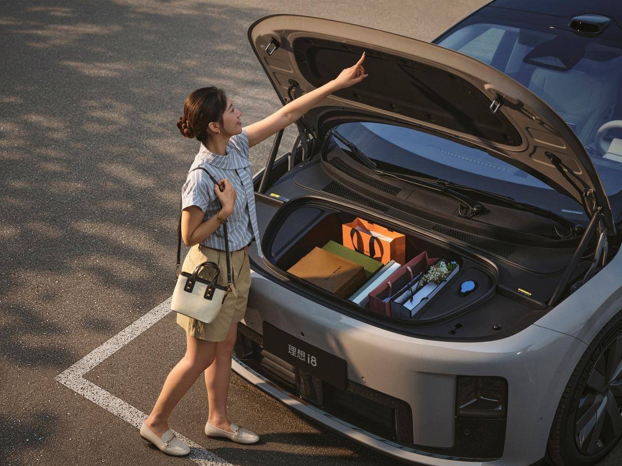 降价 3 万元!理想 i8 新增后驱长续航版,升级电动前备箱