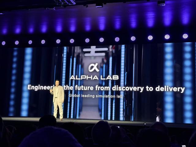 刚刚,荣耀人形机器人热舞亮相欧洲!全球第一个“机器人手机”真机首秀