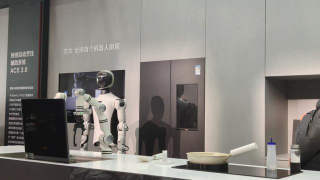 特斯拉不是最牛!这届AWE“狗”比“人”多,机器人到家了?