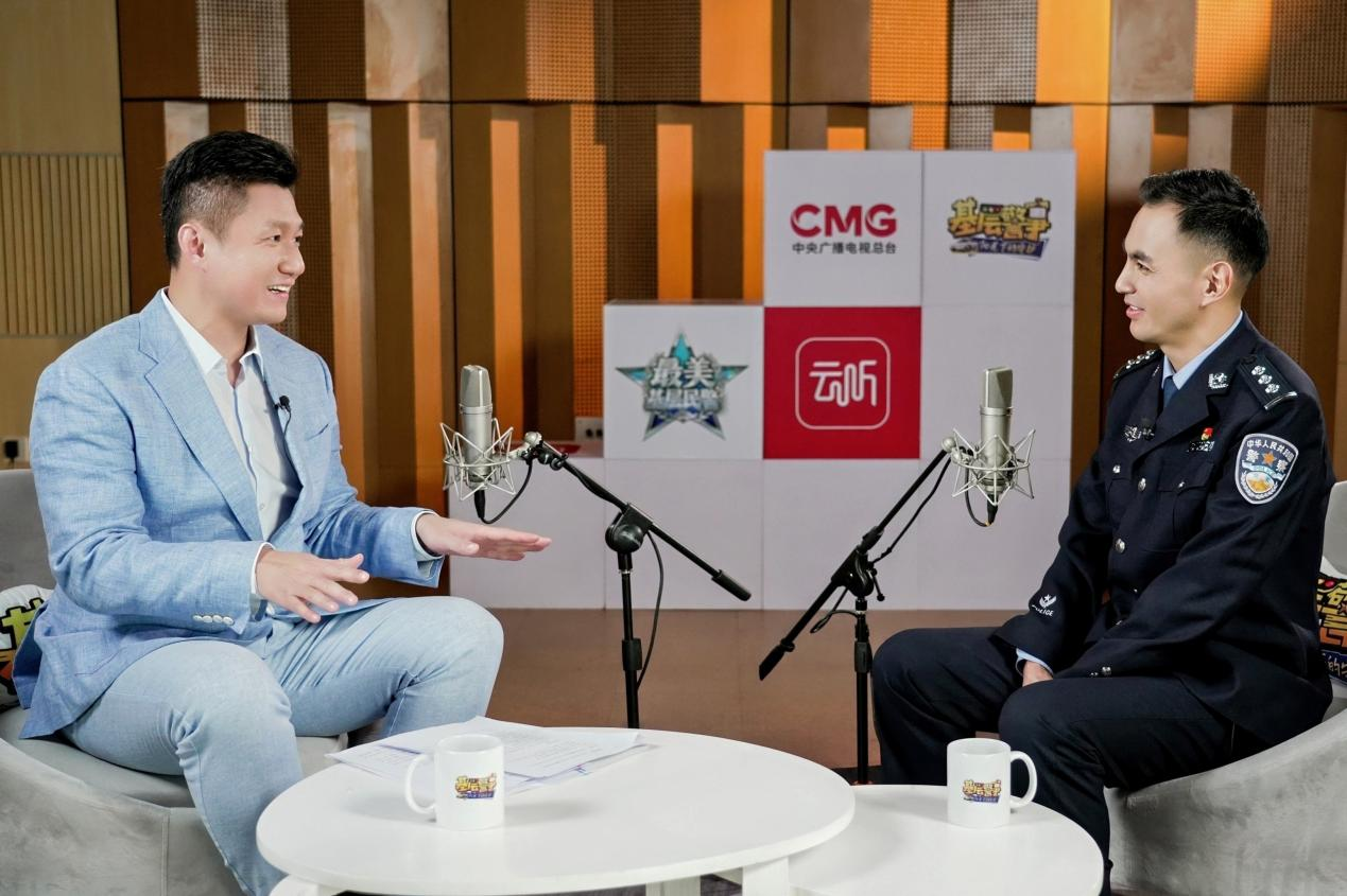 中央广播电视总台国防军事频道主持人罗旭对话甘肃省甘南藏族自治州卓尼县公安局尼巴派出所所长旦知刀杰