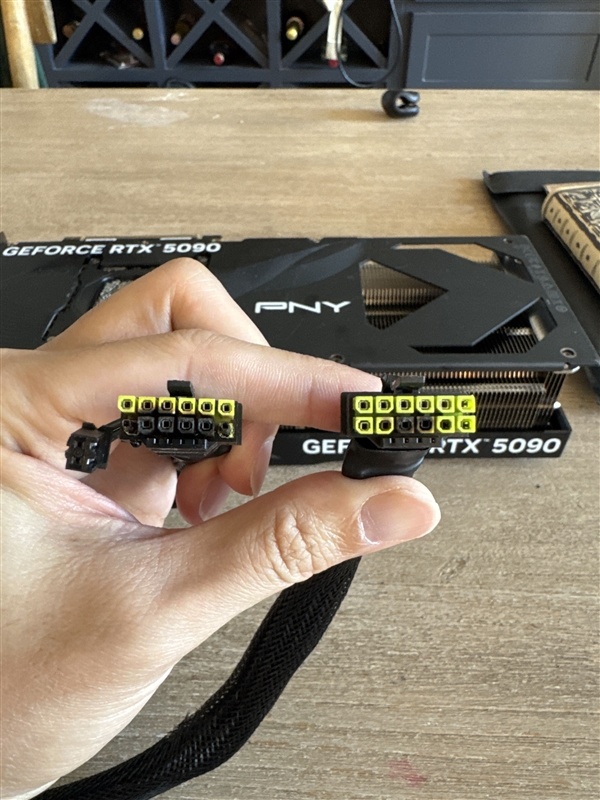 RTX 5090待机烧毁！官方直接拒保：没用显卡原装线