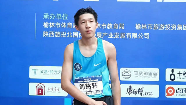 真牛！中国新飞人上演刘翔附体健步如飞配资公司电话配资公司电话，110米栏狂飙跑出无人区