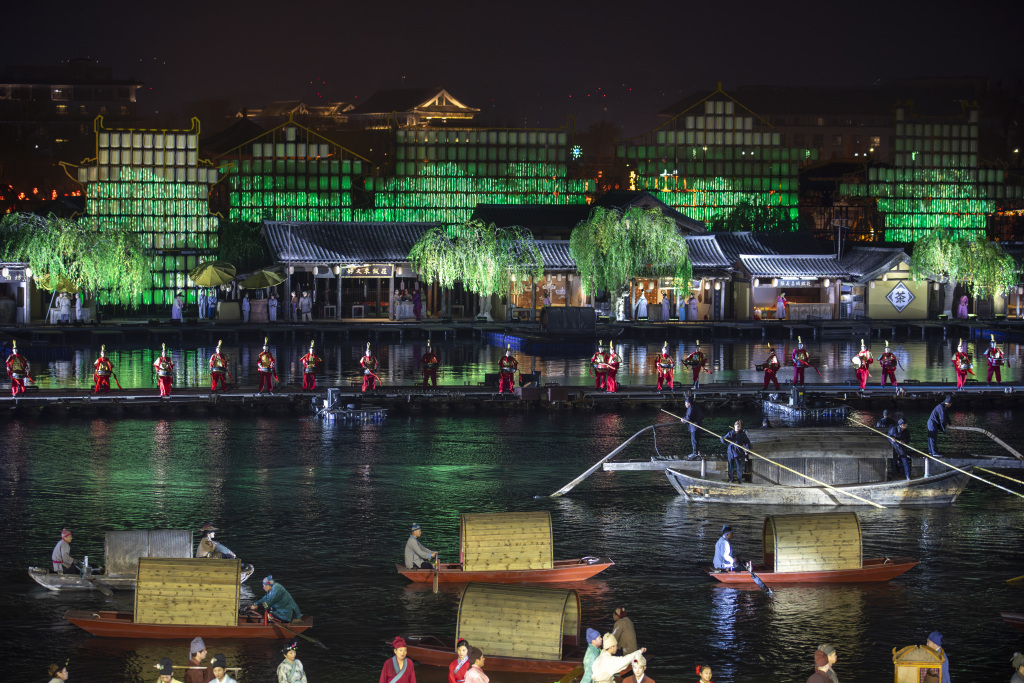 《大宋·东京梦华》以宋词为轴,为观众创造了视听奇观。 杜鹏 摄